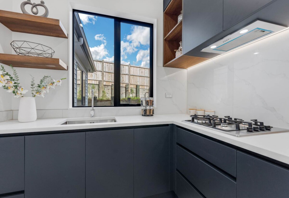 Urgent Sale, Must sell, Please ignore the CV of $1,700,000, 16 Glann Lane, Flat Bush, Auckland