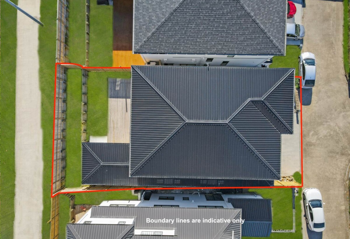 Urgent Sale, Must sell, Please ignore the CV of $1,700,000, 16 Glann Lane, Flat Bush, Auckland