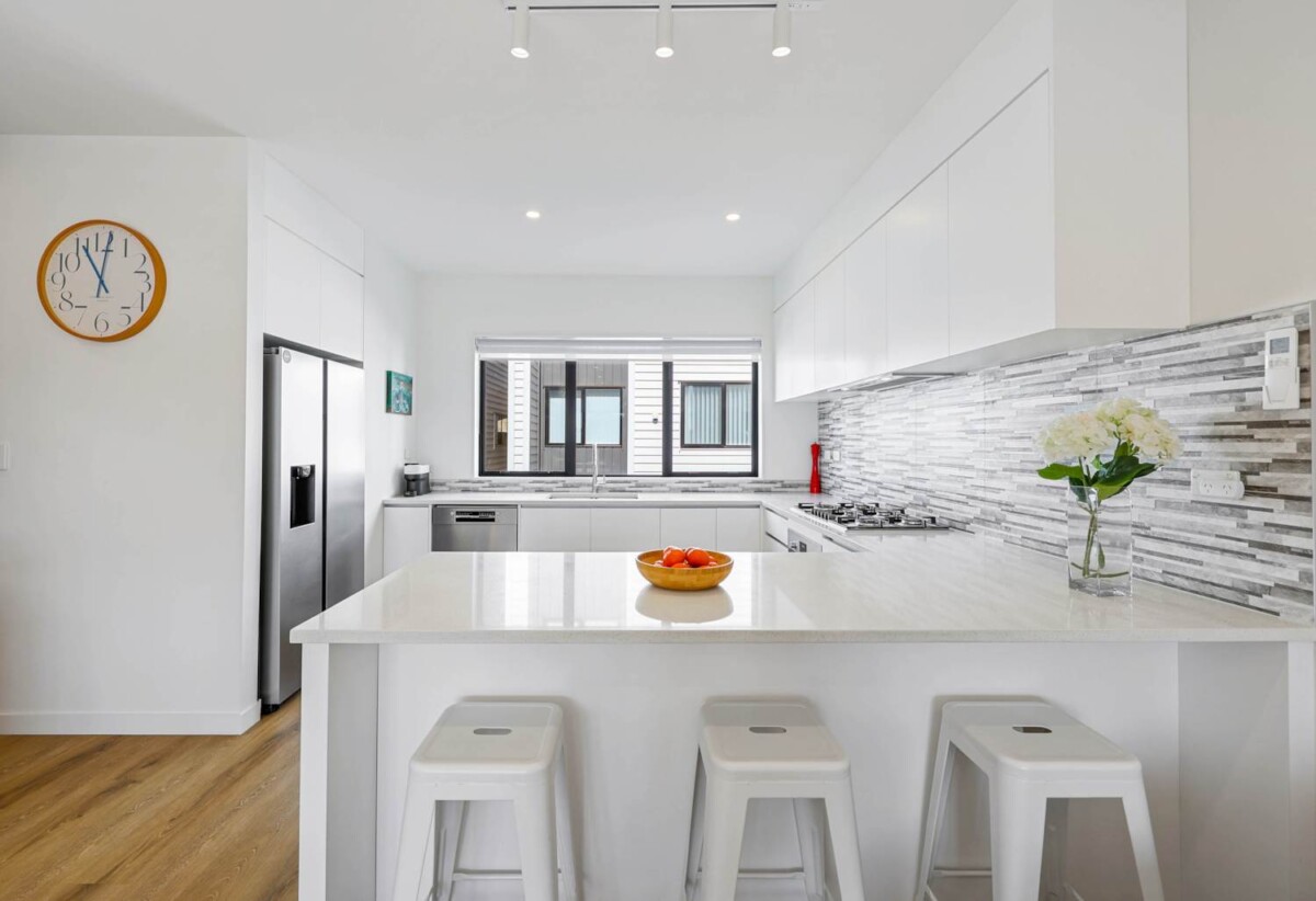 17E Hogans Road, Glenfield, Auckland