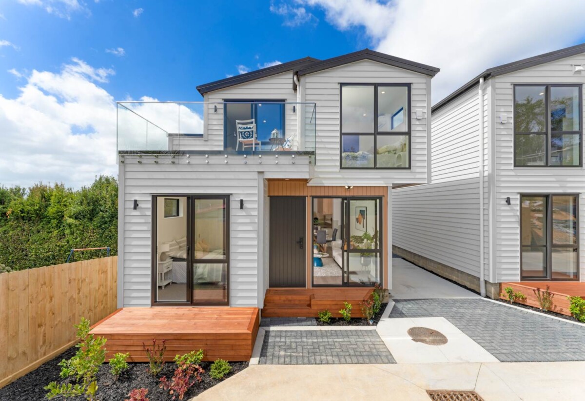 Standalone & Easy-Care-Modern Family living, 6C Julia Place, Totara Vale, Auckland