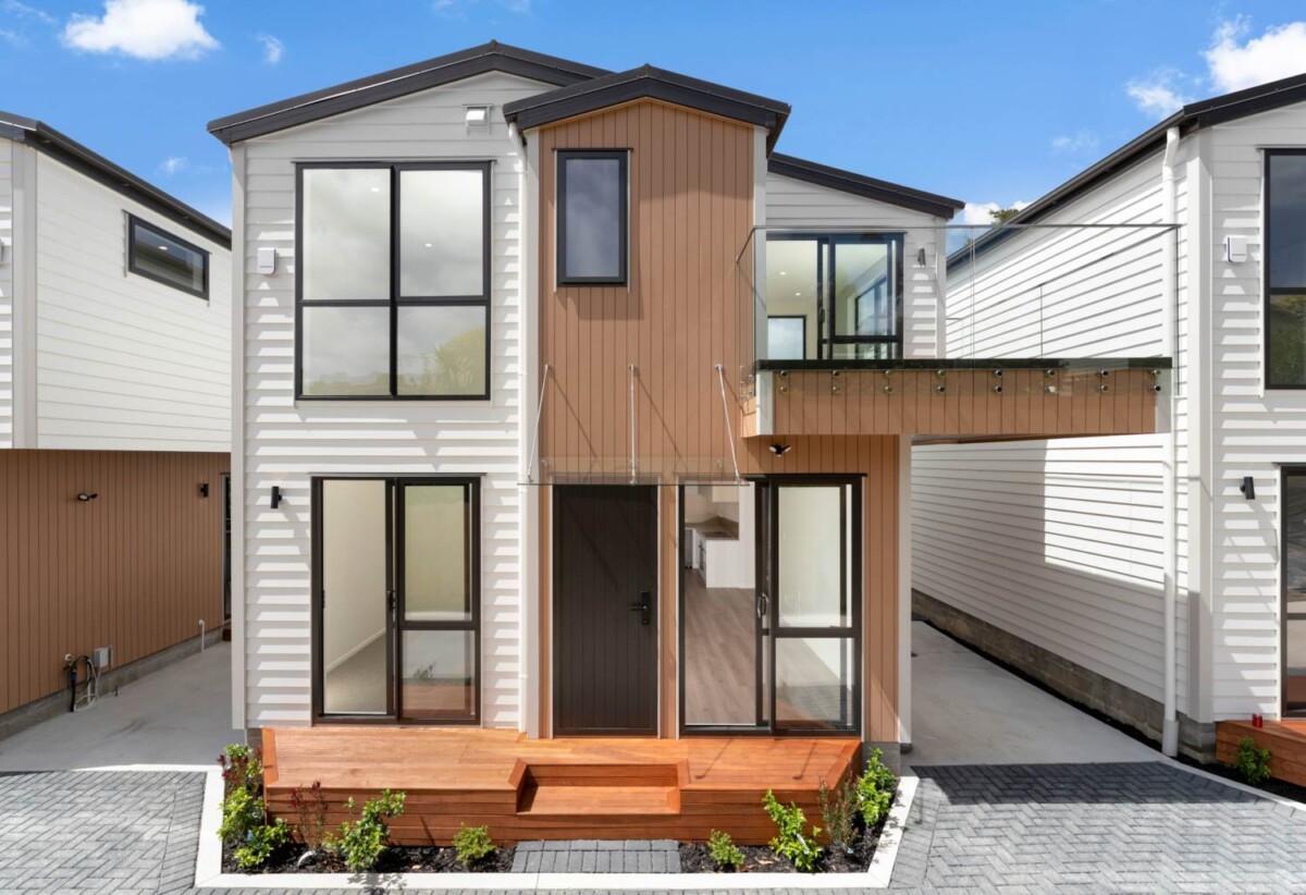 Standalone & Easy-Care-Modern Family living, 6C Julia Place, Totara Vale, Auckland