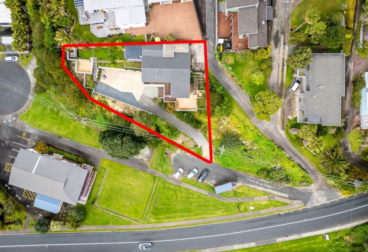 Home Plus Basement Flat & 885sqm Land, 12 Glencoe Road, Browns Bay, Auckland