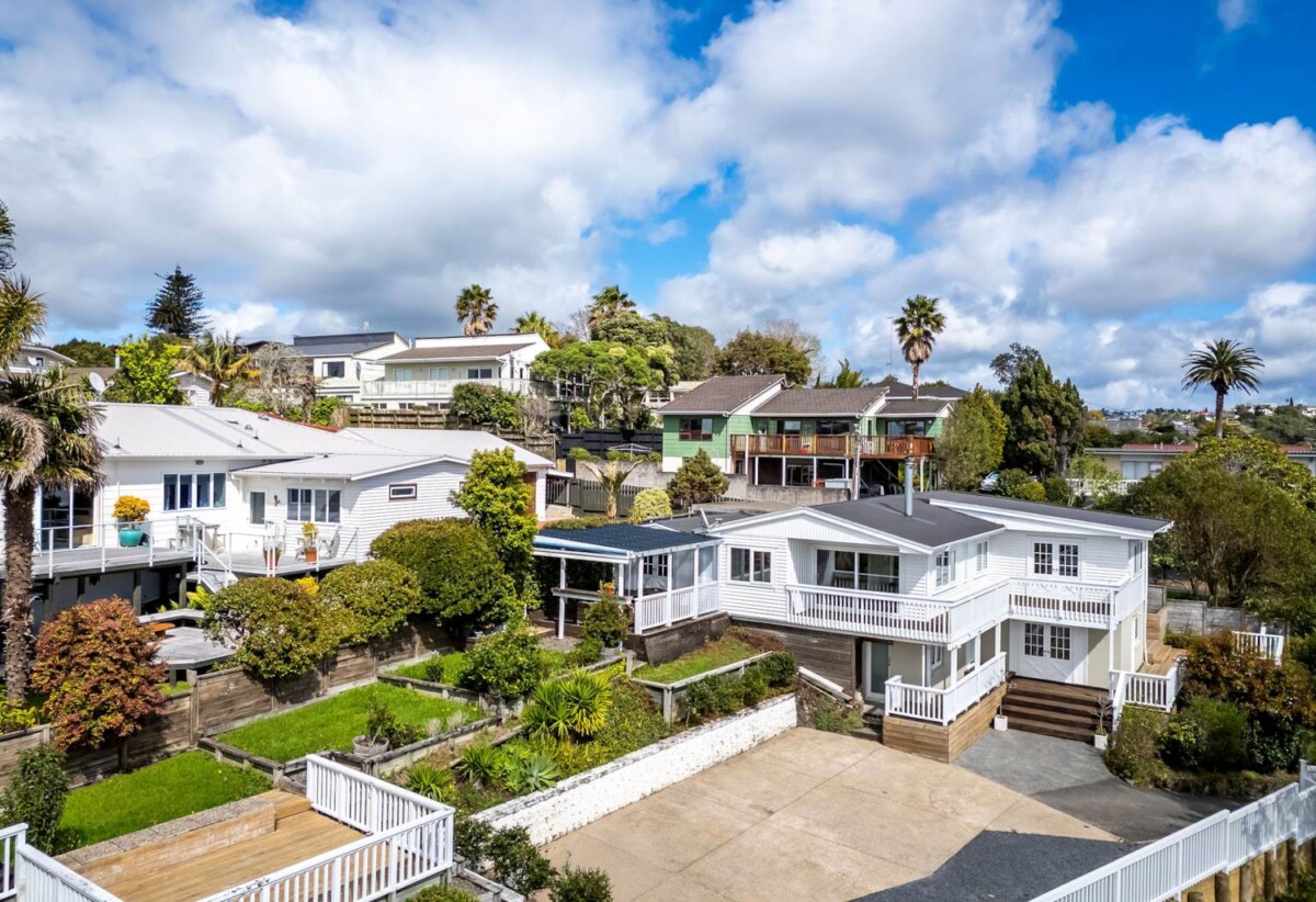 Home Plus Basement Flat & 885sqm Land, 12 Glencoe Road, Browns Bay, Auckland