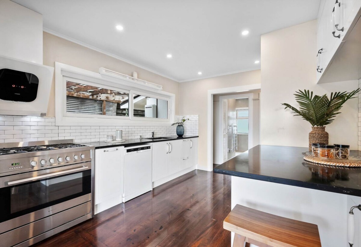 Home Plus Basement Flat & 885sqm Land, 12 Glencoe Road, Browns Bay, Auckland