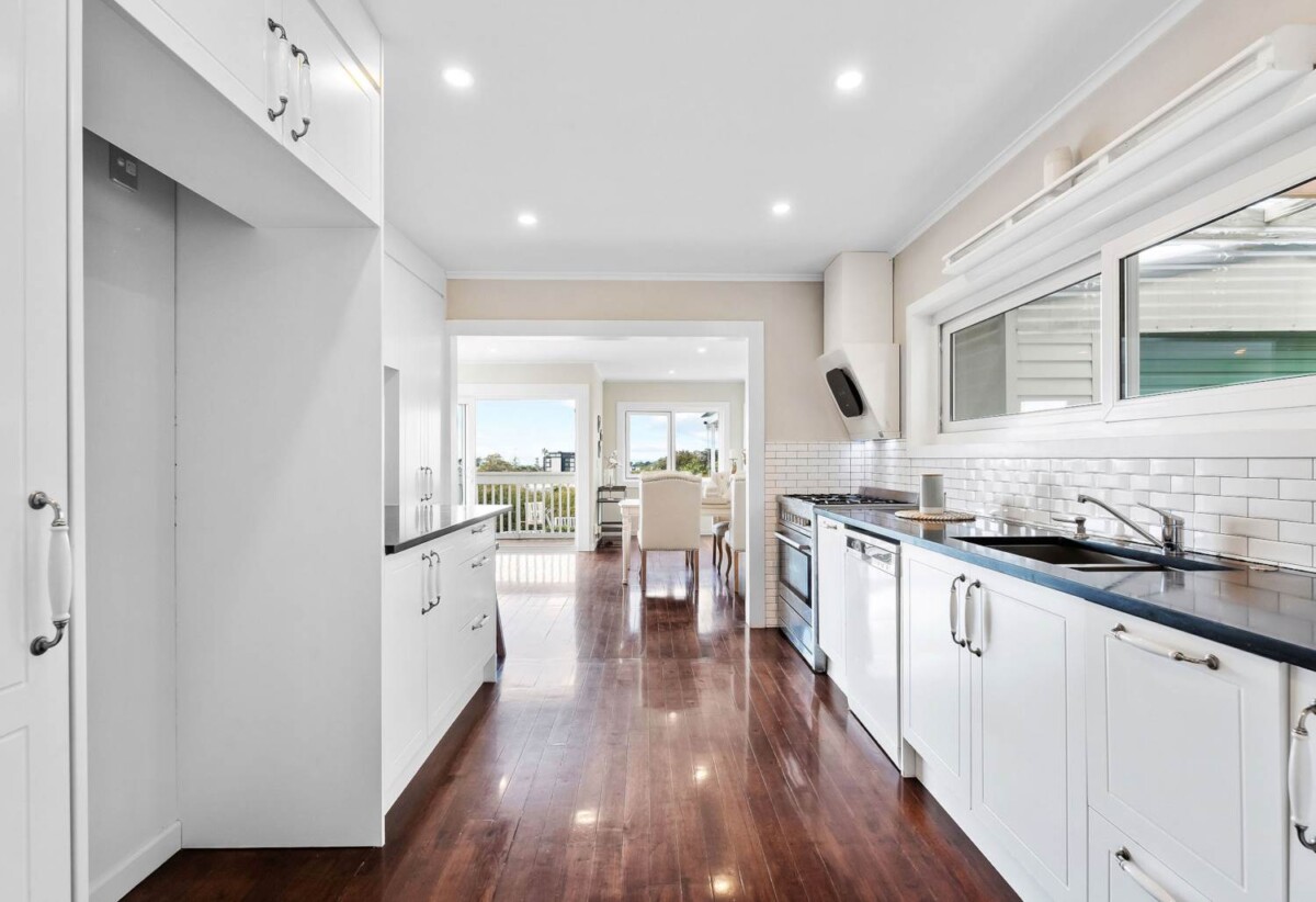 Home Plus Basement Flat & 885sqm Land, 12 Glencoe Road, Browns Bay, Auckland