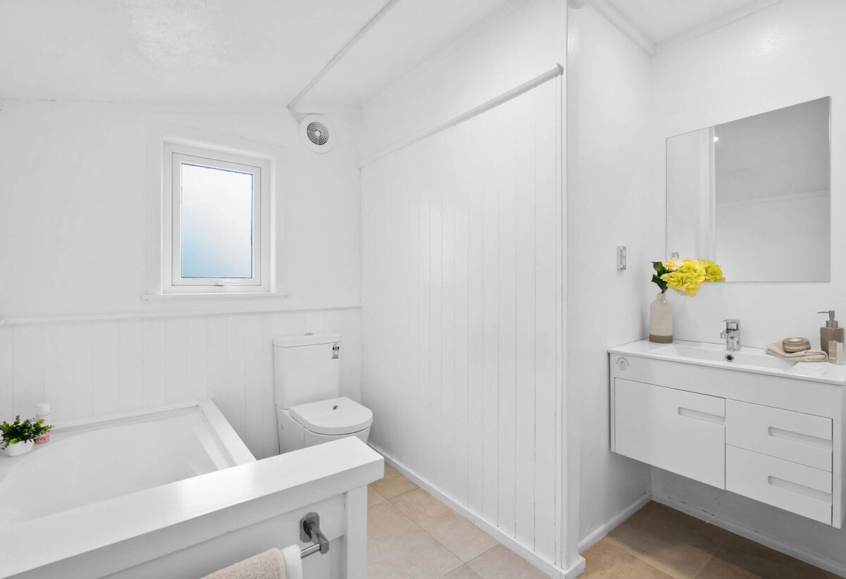 Home Plus Basement Flat & 885sqm Land, 12 Glencoe Road, Browns Bay, Auckland