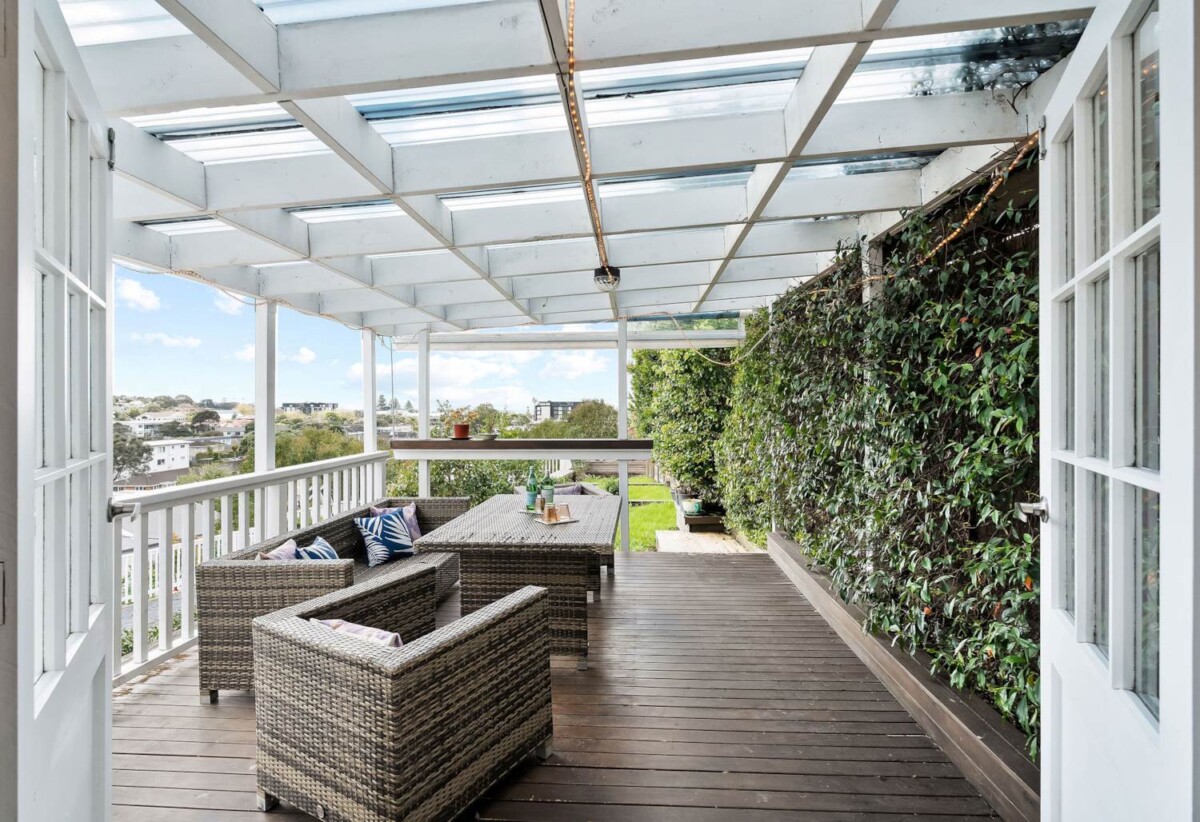 Home Plus Basement Flat & 885sqm Land, 12 Glencoe Road, Browns Bay, Auckland