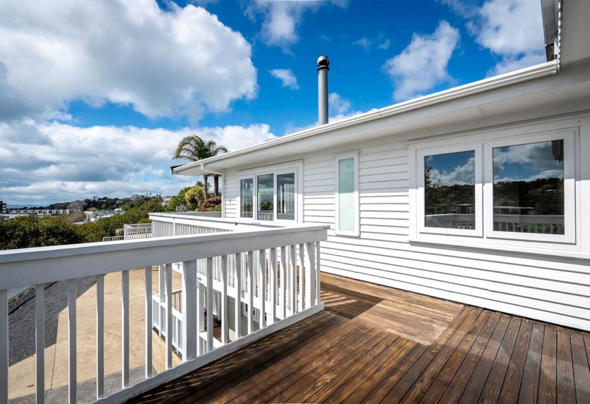 Home Plus Basement Flat & 885sqm Land, 12 Glencoe Road, Browns Bay, Auckland