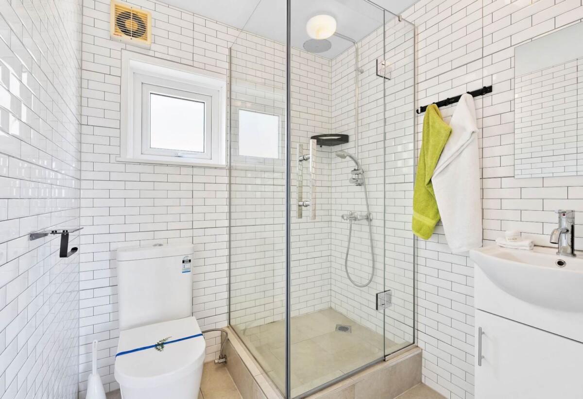 Home Plus Basement Flat & 885sqm Land, 12 Glencoe Road, Browns Bay, Auckland