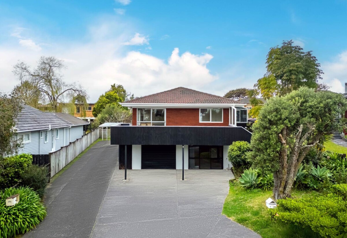 Two bedrooms & Four Garages/Rumpus, 1/36 Halberg Street, Glenfield, Auckland