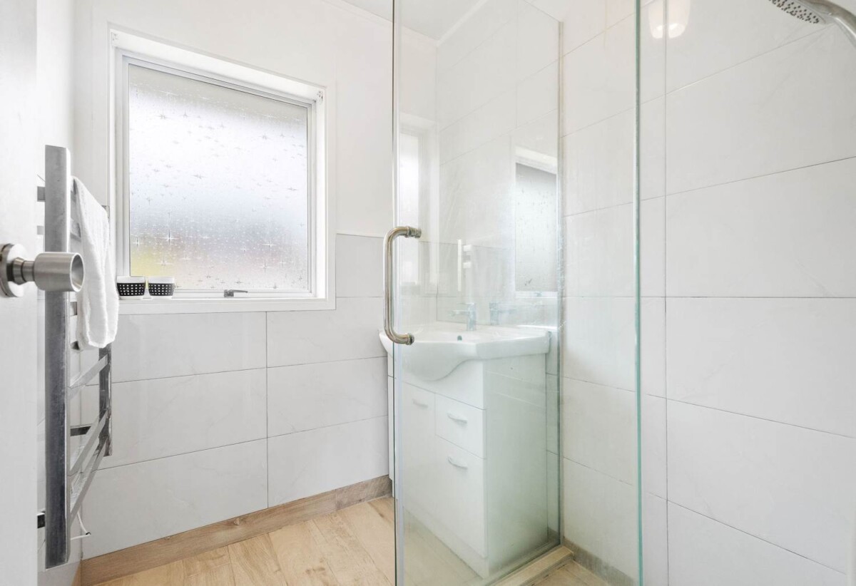 Two bedrooms & Four Garages/Rumpus, 1/36 Halberg Street, Glenfield, Auckland