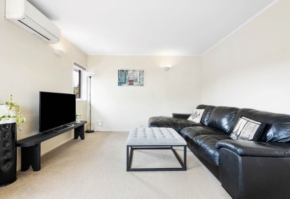 Two bedrooms & Four Garages/Rumpus, 1/36 Halberg Street, Glenfield, Auckland
