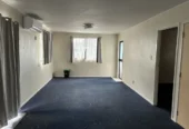 Pet friendly, 3 bedrooms 1 bathroom house, 1/8 Penion Drive, Flat Bush, Auckland, Available Now