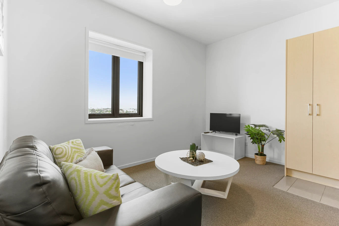 Must sell, Vendor moved overseas, 608/17 Putney Way Manukau City, Auckland