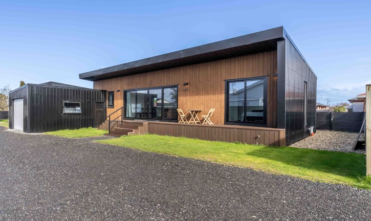 37 Jenkin Street, Strathern, Invercargill, Southland – Stylish Home + Modern and Comfort!