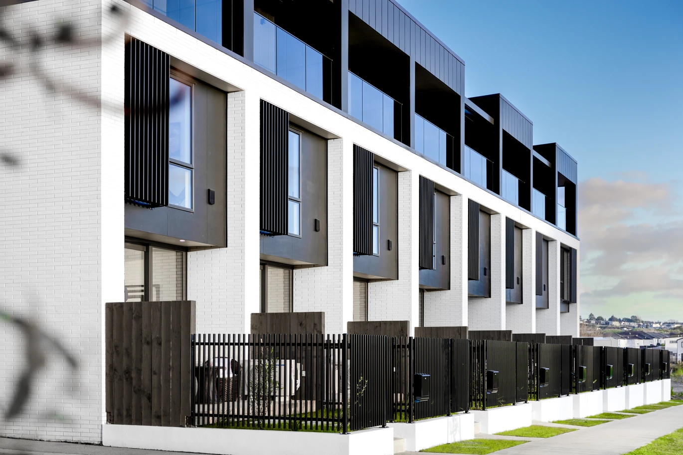 Corner-Side Living, 3 Plus 1 Bed With Views. Must Go, 1/239 Flat Bush School Road, Flat Bush, Auckland