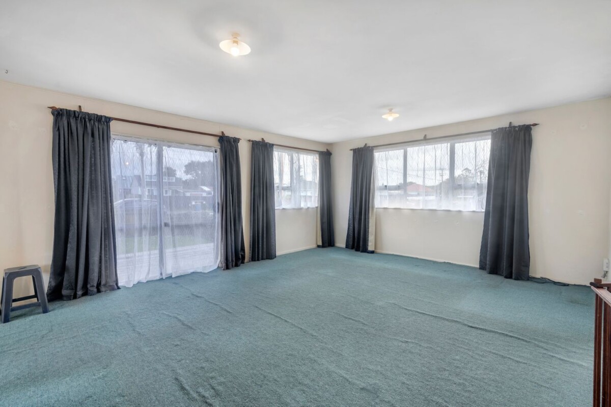 Vendor Retiring out of Auckland, 20 Forest Hill Road, Henderson, Auckland