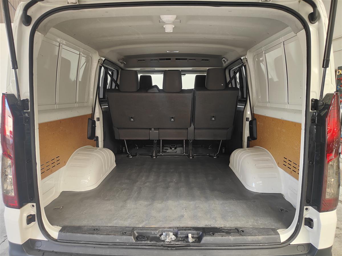 2019 Toyota Hiace ZR 2.8DT/5 SEATER/TOW BAR/STEP MESH Van Automatic, 76,075 km