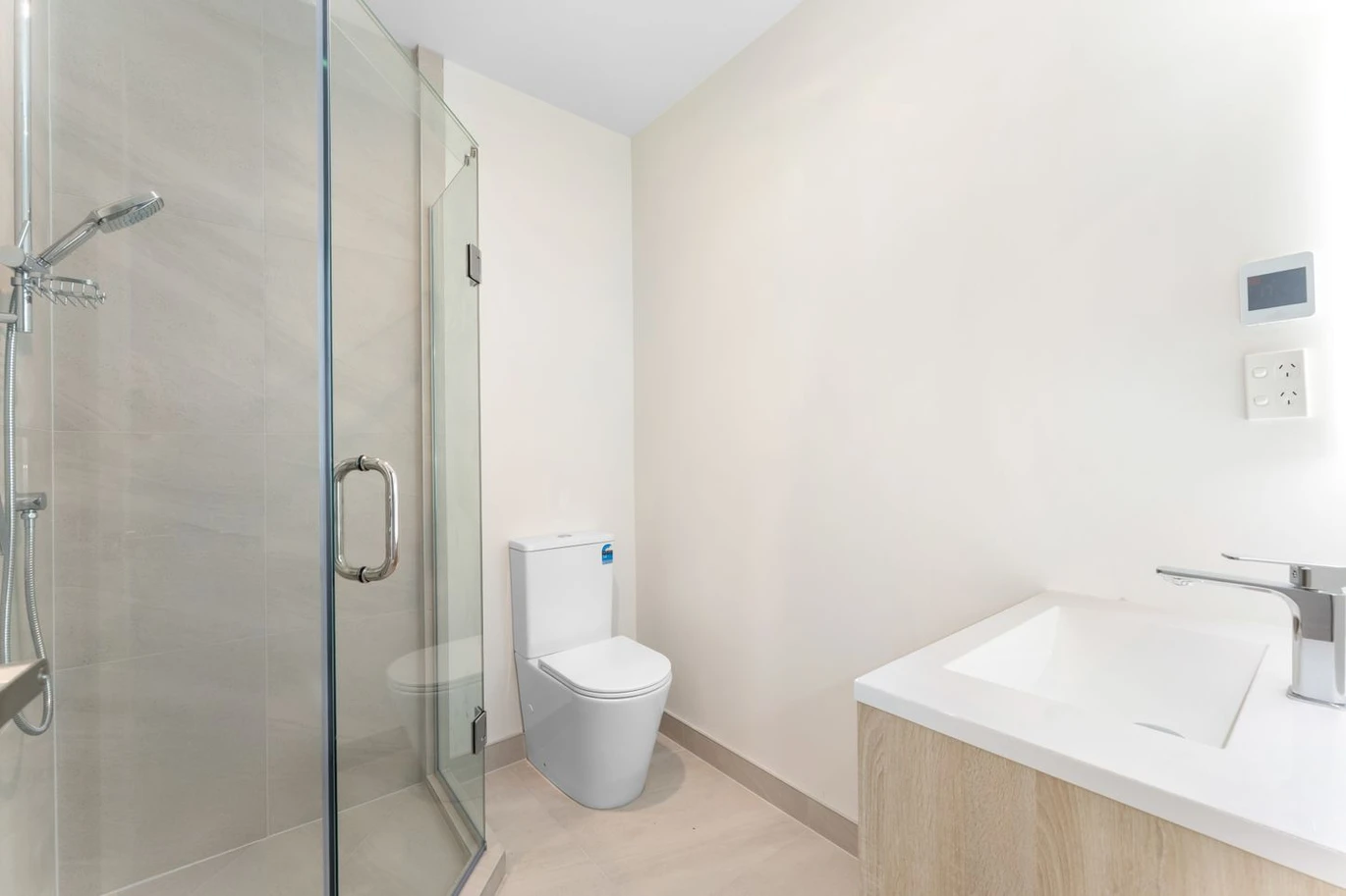 Brand New 3 beds 2 baths home with garage and backyard, Just steps from the train station and bus stops, Close to malls, schools and amenties, 3/11 Seymour Road, Sunnyvale, Auckland