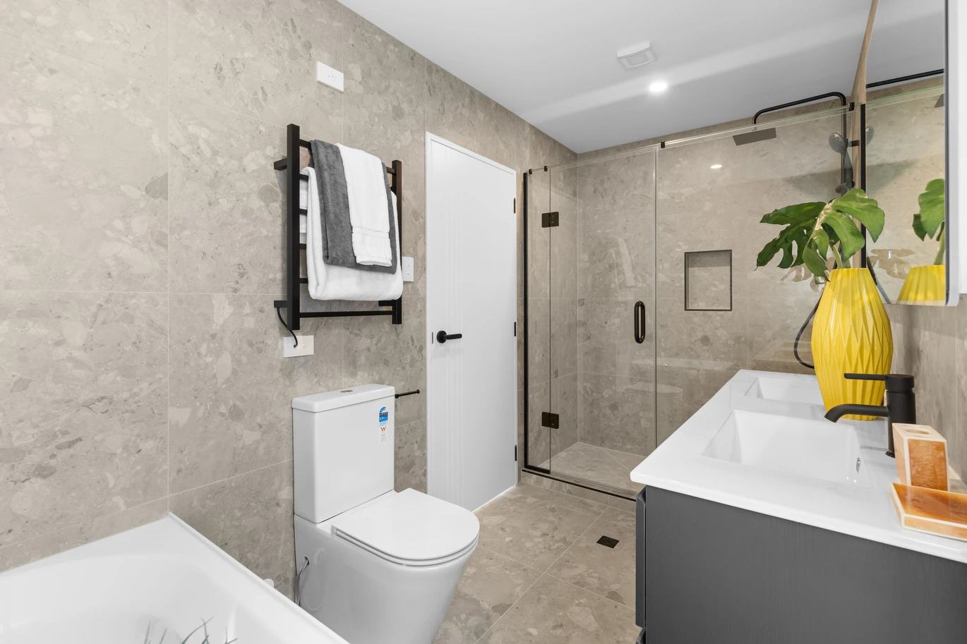 Corner-Side Living, 3 Plus 1 Bed With Views. Must Go, 1/239 Flat Bush School Road, Flat Bush, Auckland