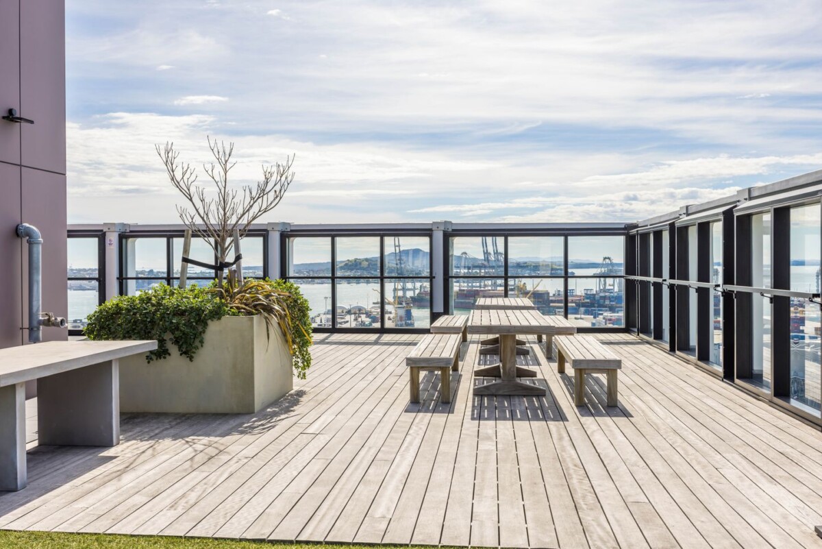 Way below CV, 51m2 freehold 2 beds (one is a versatile flexi-room) 1 bath apartment, Currently Rented for $630/week, 607/70 Anzac Avenue, Auckland Central, Auckland