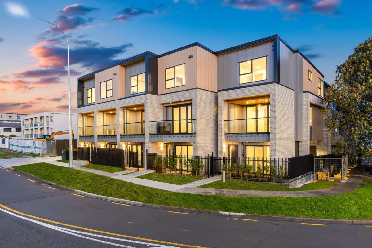 Enquiries Over $1,200,000, 10 Year Stamford Building Warranty Insurance, brandnew 3 beds 3 baths home with car park, (4 beds and 5 beds home availabe), zoneds for Takapuna School, Takapuna Normal Intermediate, Westlake Girls’ High School, Takapuna Grammar School, walks to Lake Pupuke & Takapuna Beach, close to motoway access, 70 Killarney Street, Takapuna, Auckland