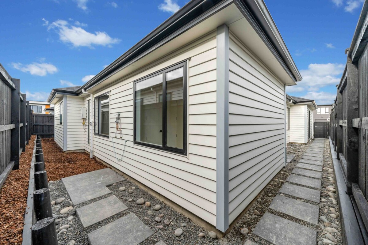 High Standard Beauty With Vendor Says Sell, 29 Cara Avenue, Kumeu, Auckland