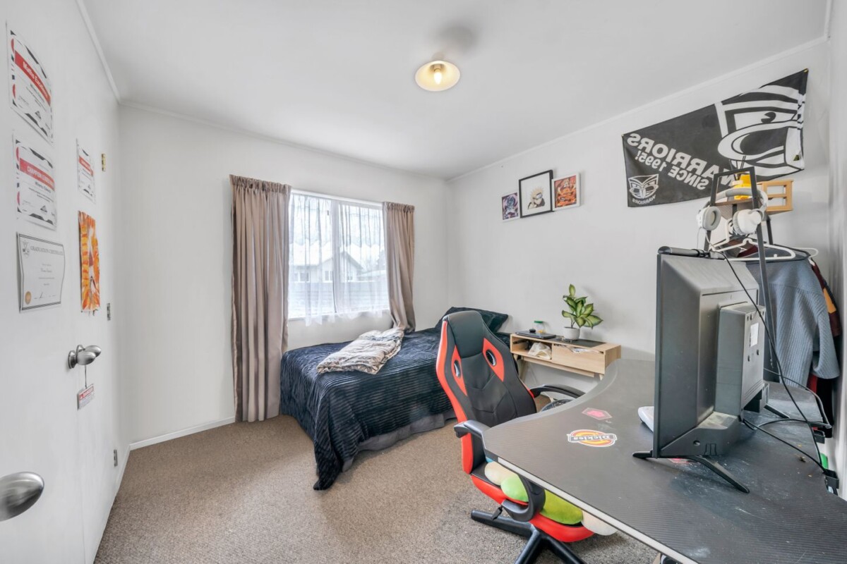 120m2 3 beds 1 bath house with garage, currently rented for $640 per week, close to Papakura Town Centre, schools, 16A Wilson Place, Papakura, Auckland