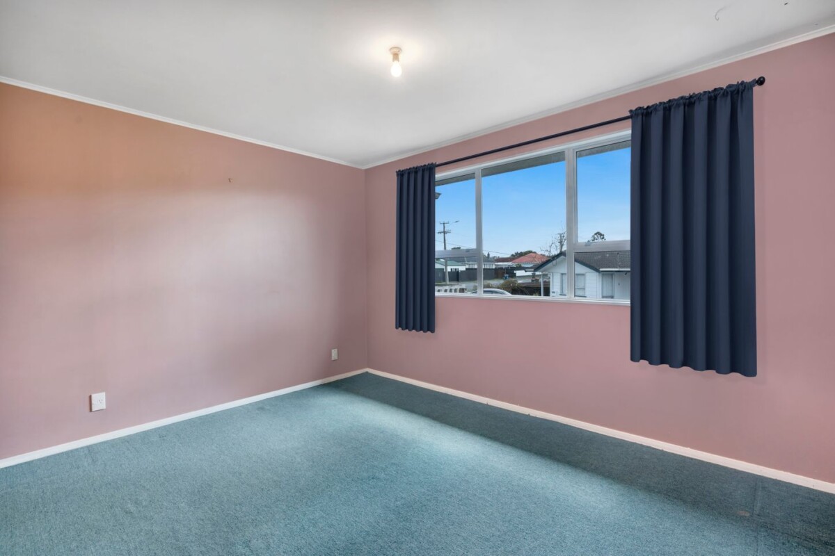 Vendor Retiring out of Auckland, 20 Forest Hill Road, Henderson, Auckland