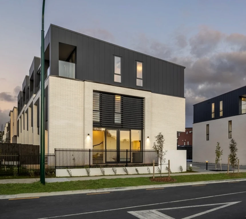 Corner-Side Living, 3 Plus 1 Bed With Views. Must Go, 1/239 Flat Bush School Road, Flat Bush, Auckland