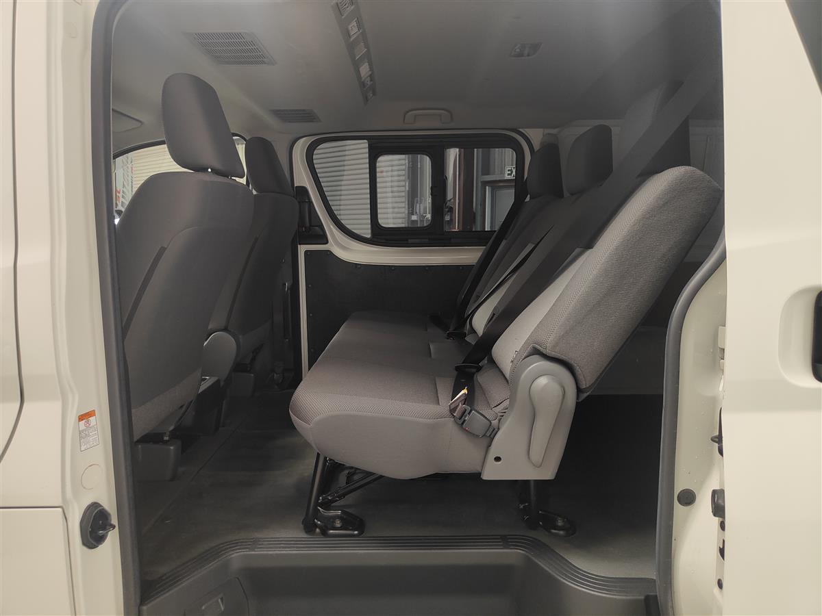 2019 Toyota Hiace ZR 2.8DT/5 SEATER/TOW BAR/STEP MESH Van Automatic, 76,075 km