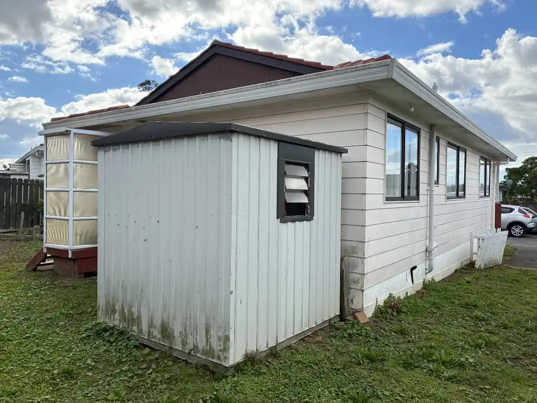 Pet friendly, 3 bedrooms 1 bathroom house, 1/8 Penion Drive, Flat Bush, Auckland, Available Now