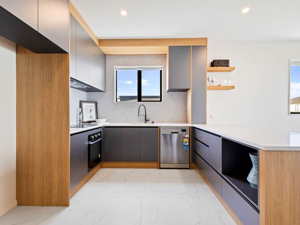For rent, nearly new 4 bedrooms 3 bathrooms house, Drury, Auckland, Available from 24 Sep 2025