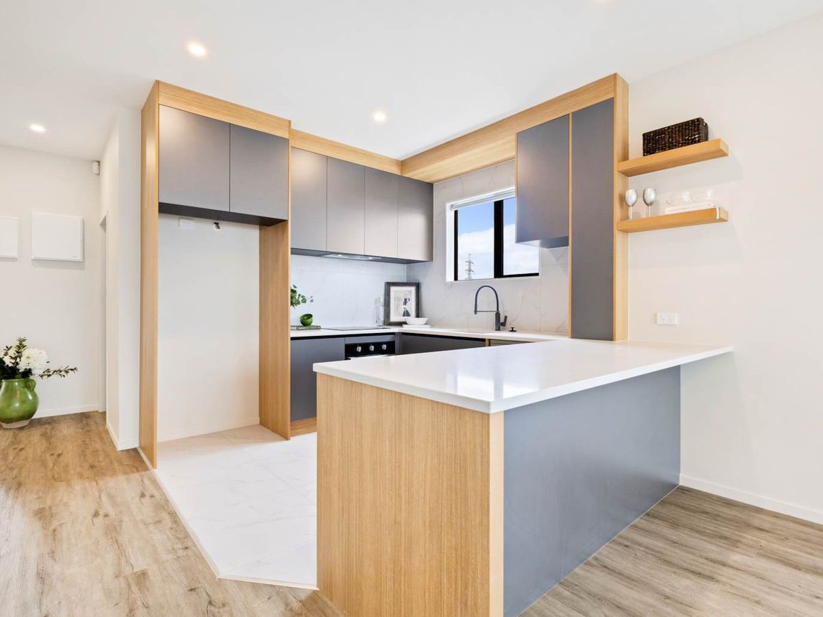 For rent, nearly new 4 bedrooms 3 bathrooms house, Drury, Auckland, Available from 24 Sep 2025