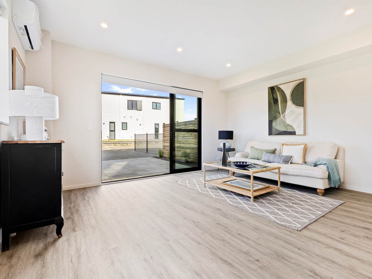 For rent, nearly new 4 bedrooms 3 bathrooms house, Drury, Auckland, Available from 24 Sep 2025