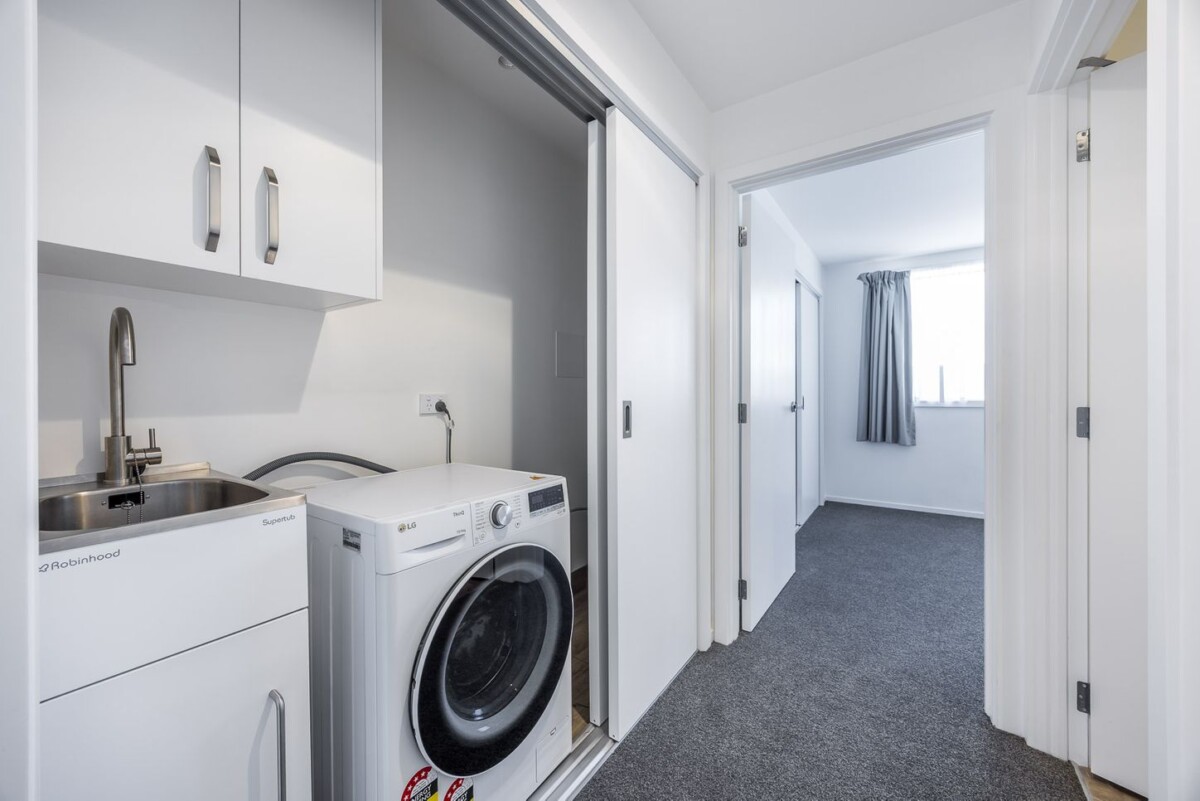 Urgent sell: 1-bed, no-carpark apartment, CV: $430,000 asking price only $379,000, 7/4 Ara Kataraina, Mangere, Auckland