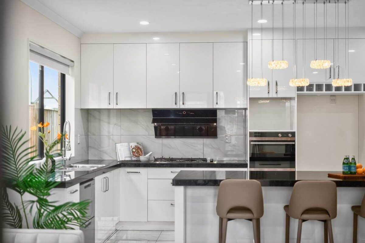 2 legal kitchens, Vendor Gone, Keys Available, 7 bedrooms house, 13 Puoro Street, Flat Bush, Auckland