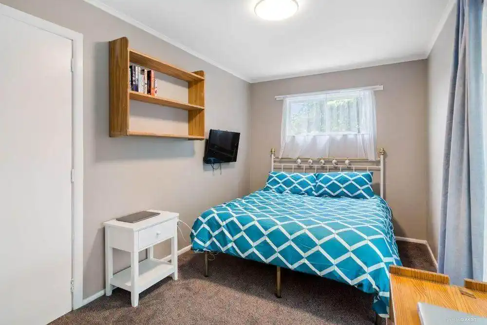 For rent, Cats OK, 4 beds 2 baths house, available 22nd October, 676 Pakuranga Road, Howick, Auckland
