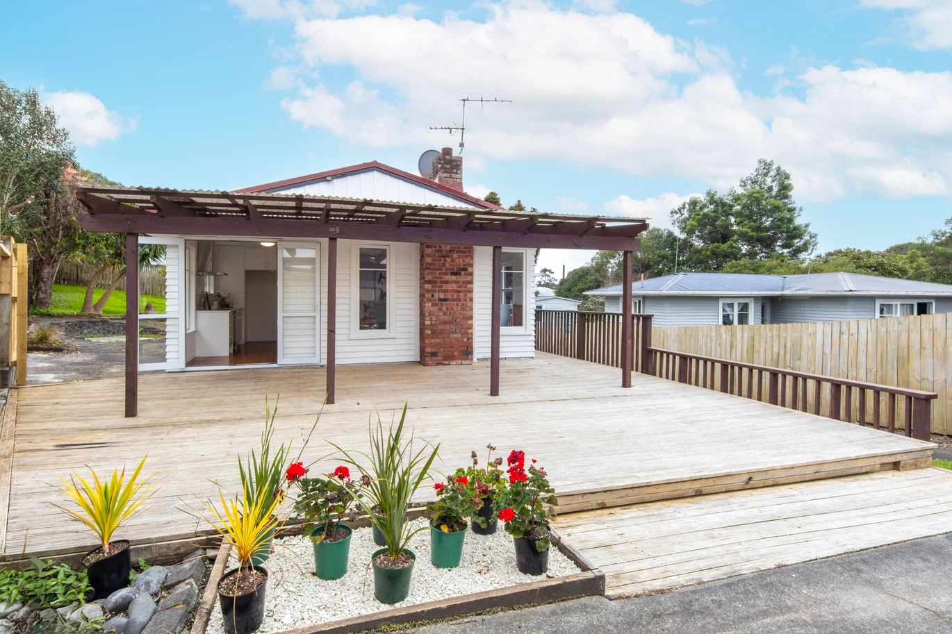 Minutes from WestCity Mall, 4 bedrooms house on 812m2 land, 114 Edmonton Road, Henderson, Auckland