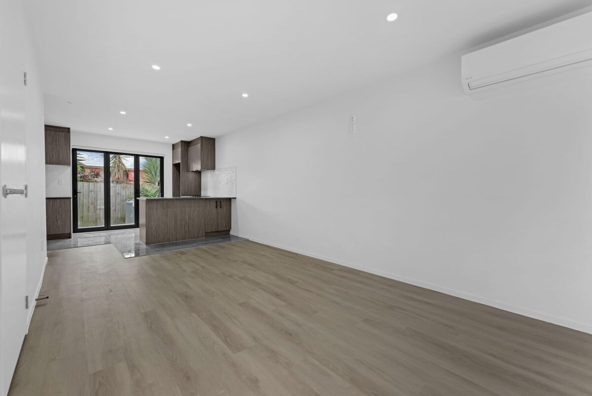 Super Affordable Seaview 3 bedrooms Home, 48B Waddell Avenue, Point England, Auckland