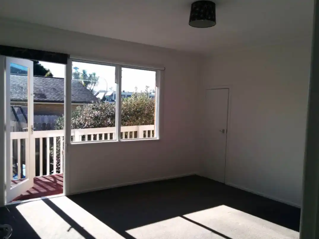 For rent, 3 bedrooms 1 bathroom house, Walk to New World & Top Schools, 1/165 Wellington Street, Howick, Auckland, available 21st Novembe