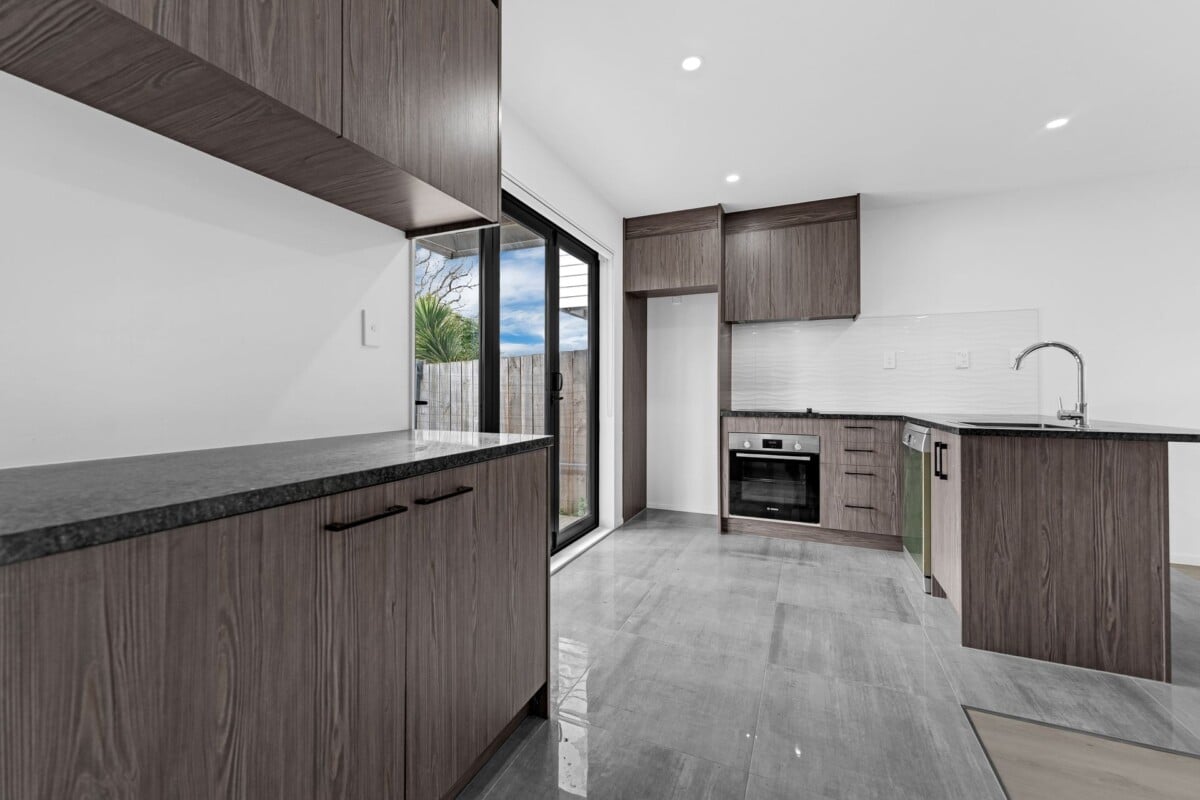 Super Affordable Seaview 3 bedrooms Home, 48B Waddell Avenue, Point England, Auckland