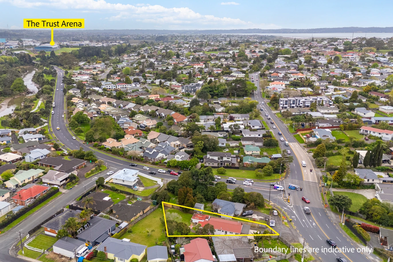 Minutes from WestCity Mall, 4 bedrooms house on 812m2 land, 114 Edmonton Road, Henderson, Auckland