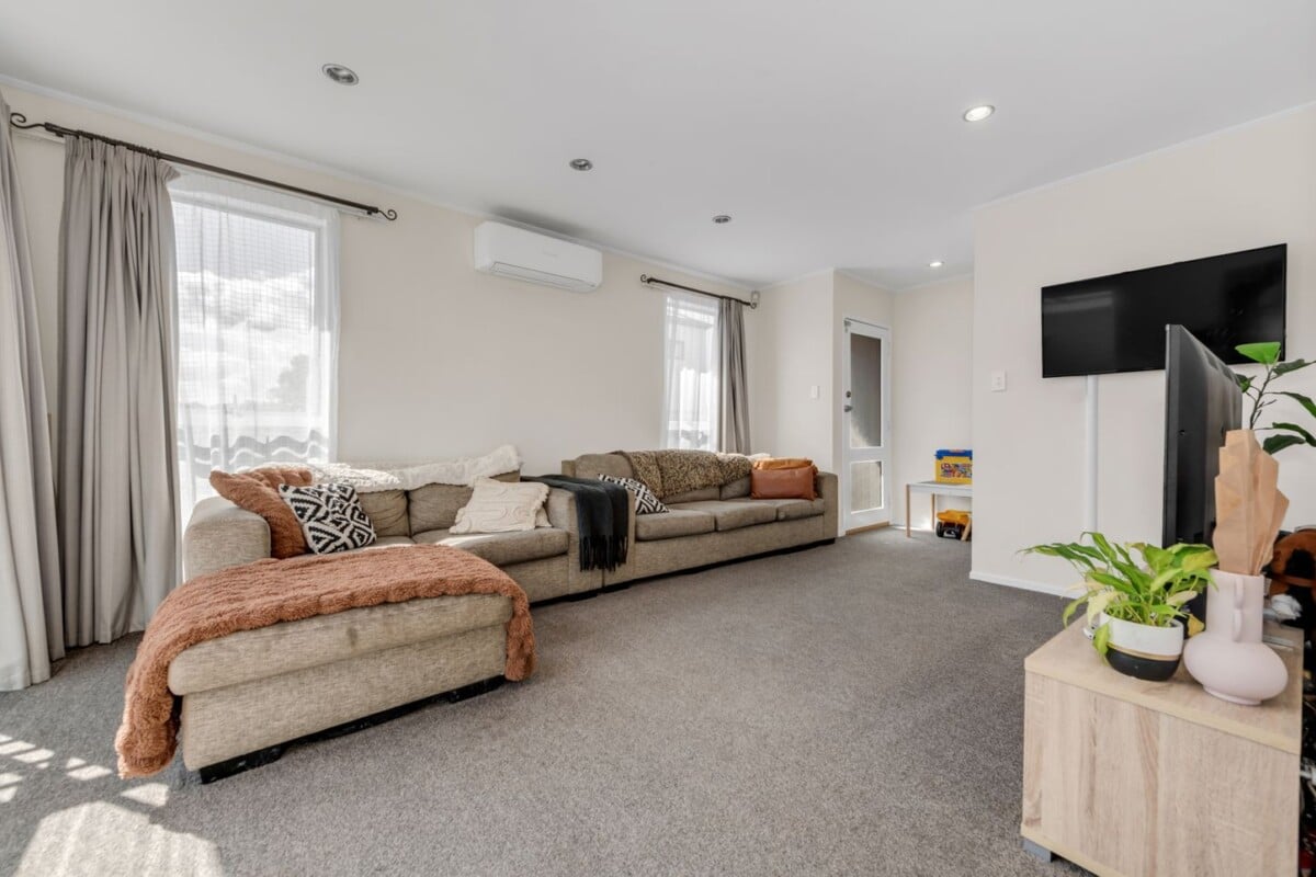 Change in Circumstances, 3 bedrooms home on 377m2section, A trade may also be considered in the area, 6B Lisa Rise, Half Moon Bay, Auckland