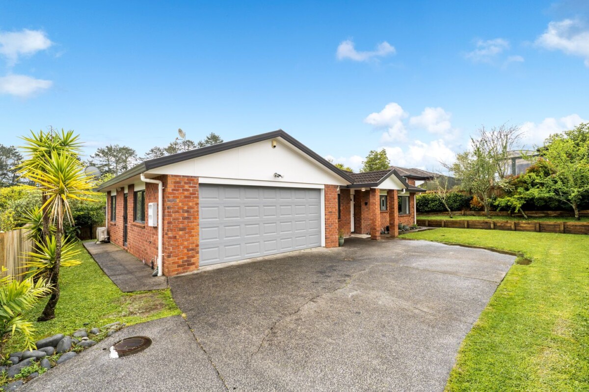 Fresh, Fabulous & Family-Ready in Summerland Zone, 13B Parkcrest Drive, Henderson, Auckland