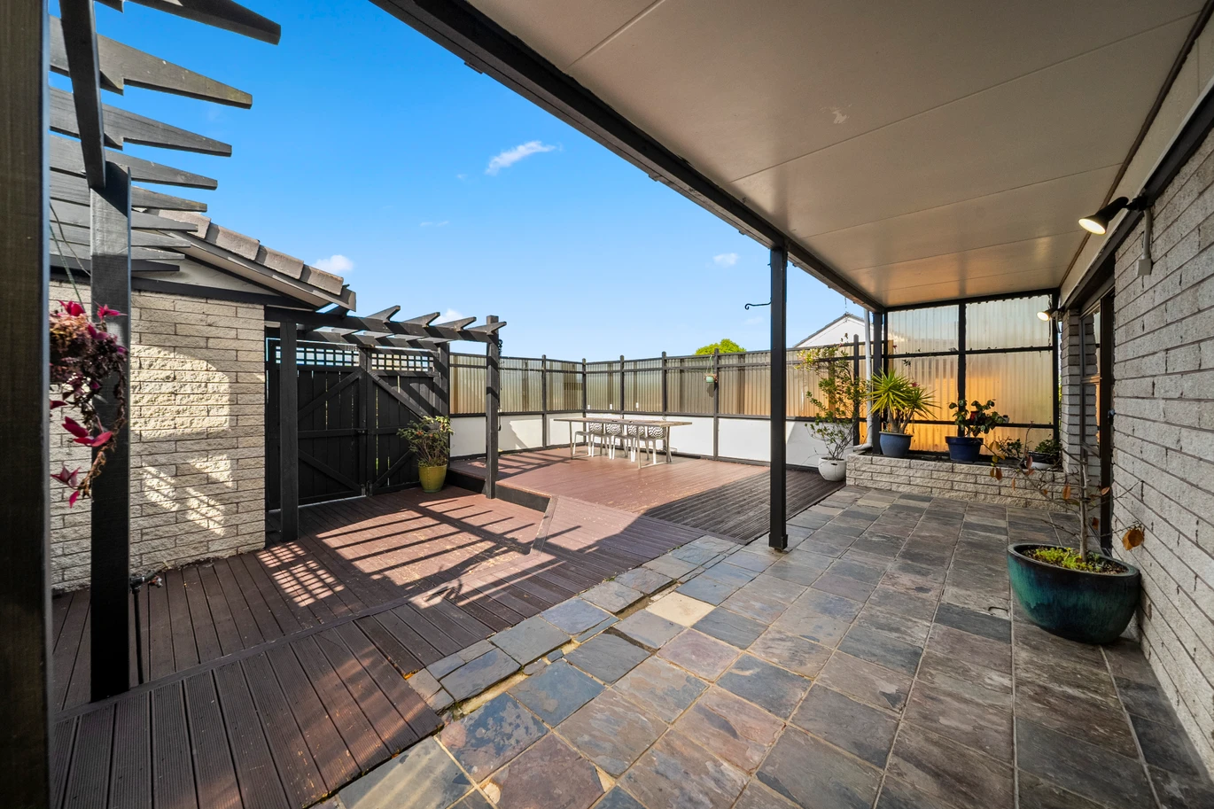 Aucyion $1 RESERVE, 4 bedrooms house on 716m2 land, 21 Rushgreen Avenue Pahurehure, Auckland