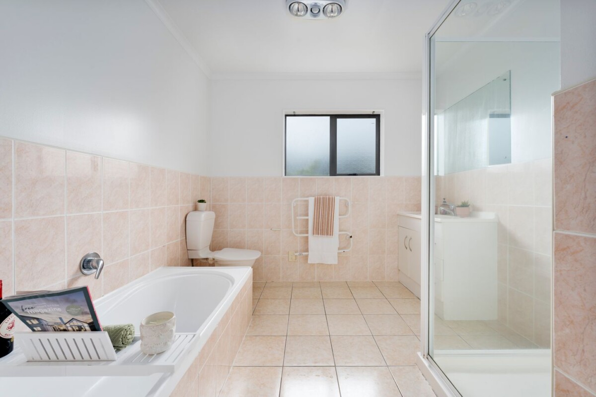 Fresh, Fabulous & Family-Ready in Summerland Zone, 13B Parkcrest Drive, Henderson, Auckland