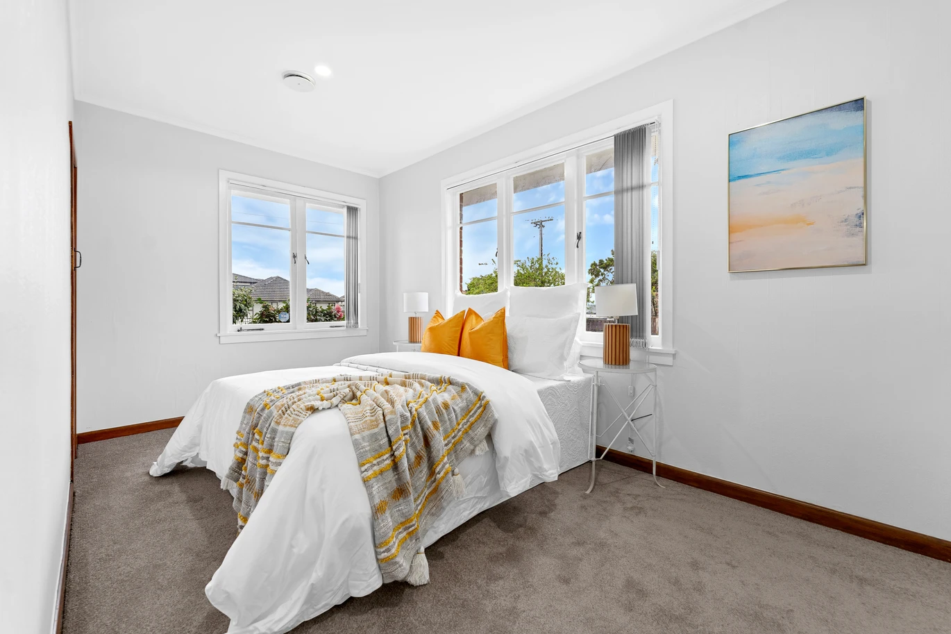 RENOVATED, 3 bedrooms house on 553m2 section, in the Heart of Manurewa, 14 Oxford Road, Manurewa, Auckland