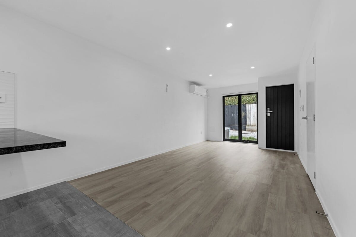 Super Affordable Seaview 3 bedrooms Home, 48B Waddell Avenue, Point England, Auckland