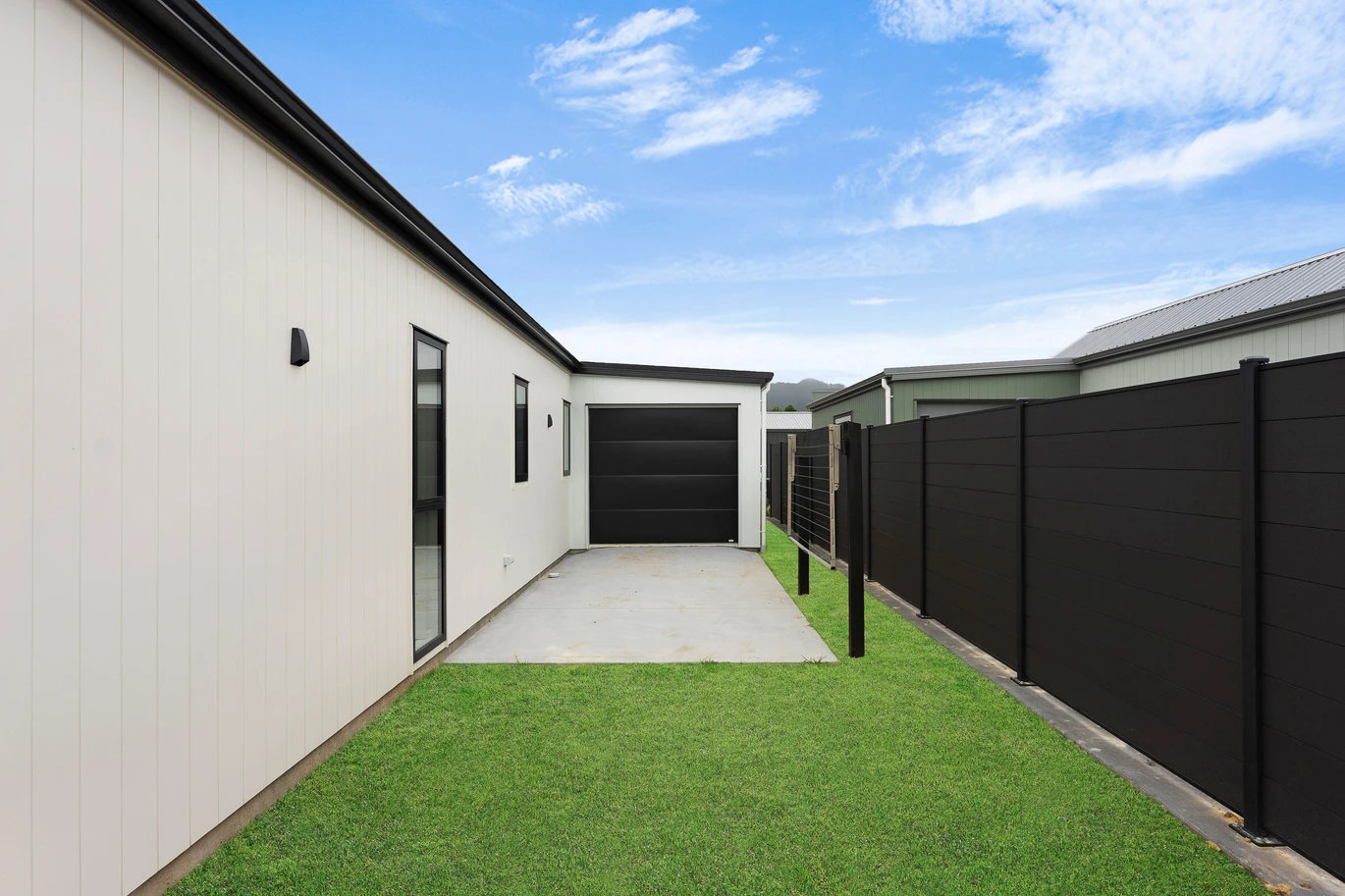 Brandnew 3 beds 2 baths house on 596m2 section, with beaches, walking tracks, and boat ramps just minutes away, 104 Mataikokako Loop, Kawakawa Bay, Auckland